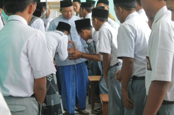 10 keutamaan menuntut ilmu