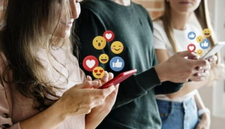 Cara mahasiswa menggunakan media sosial secara positif dan bertanggung jawab